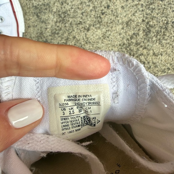 Converse Chuck Taylor’s - Picture 7 of 7